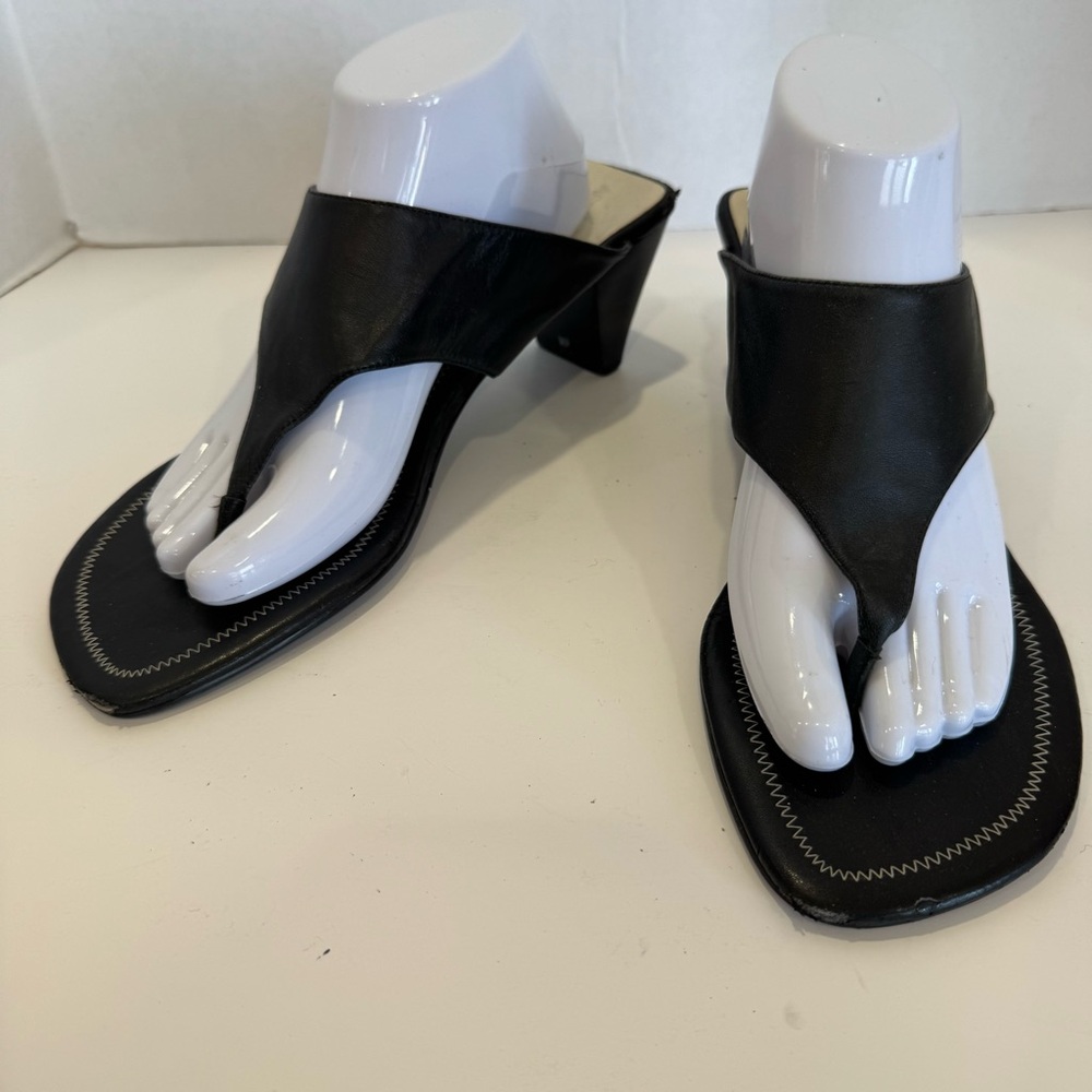 AEROSOLES size 11 black sandal with heel leather in super comfy construction